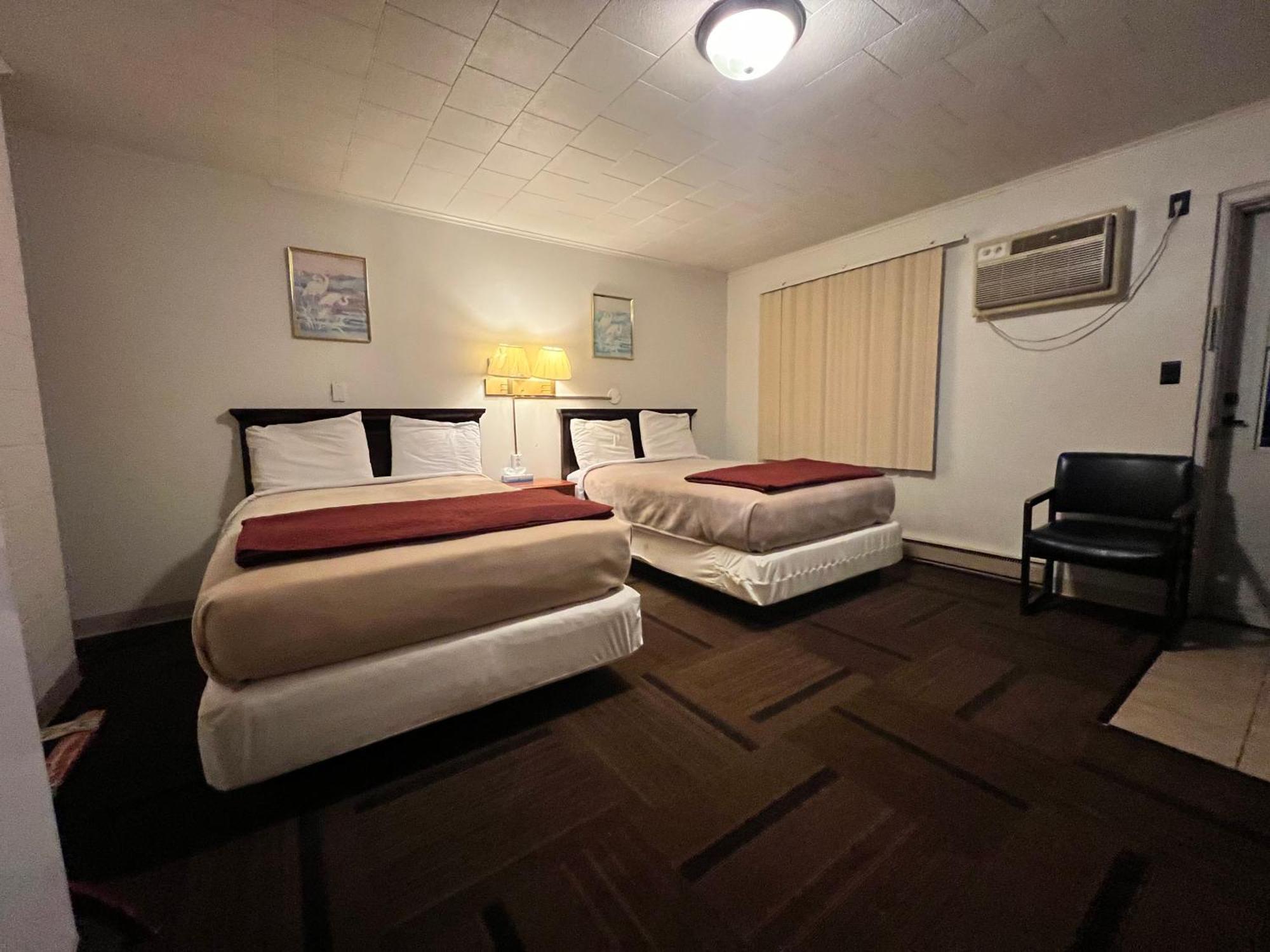 Oyo Hotel Prairie Winds Carthage Keokuk Hwy 136 Exterior foto