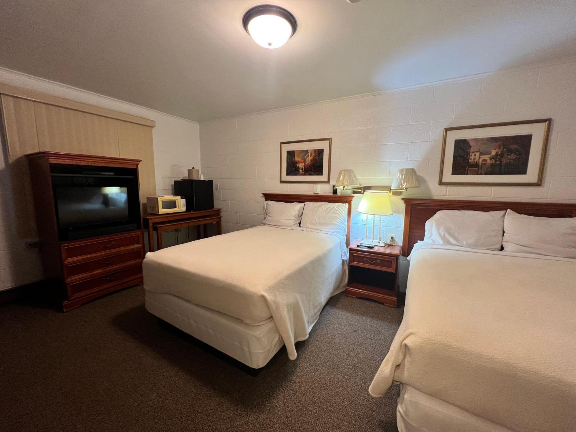 Oyo Hotel Prairie Winds Carthage Keokuk Hwy 136 Exterior foto