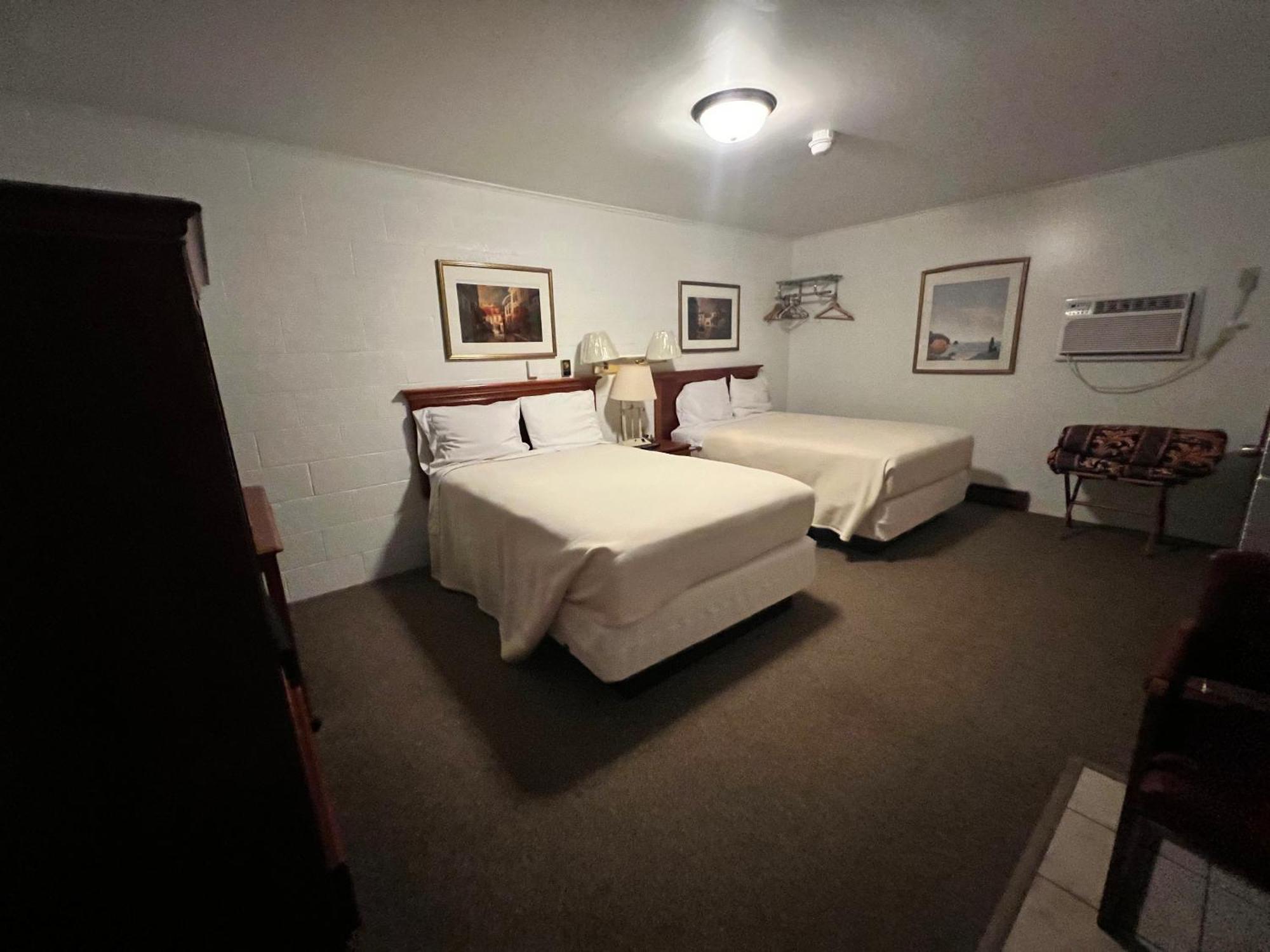 Oyo Hotel Prairie Winds Carthage Keokuk Hwy 136 Exterior foto