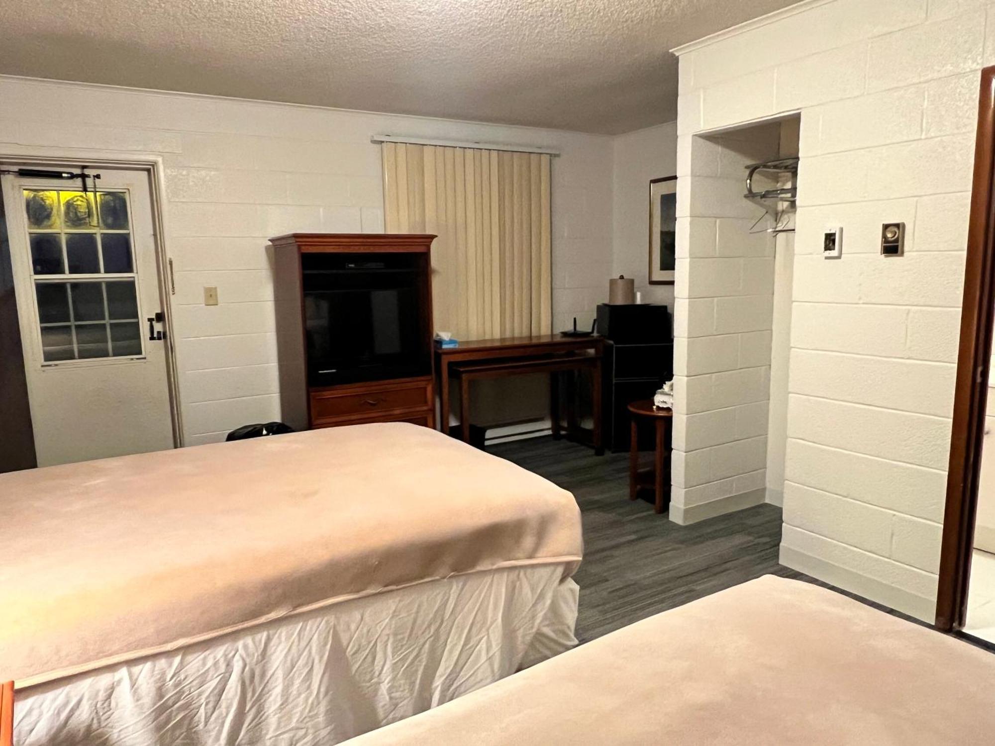 Oyo Hotel Prairie Winds Carthage Keokuk Hwy 136 Exterior foto