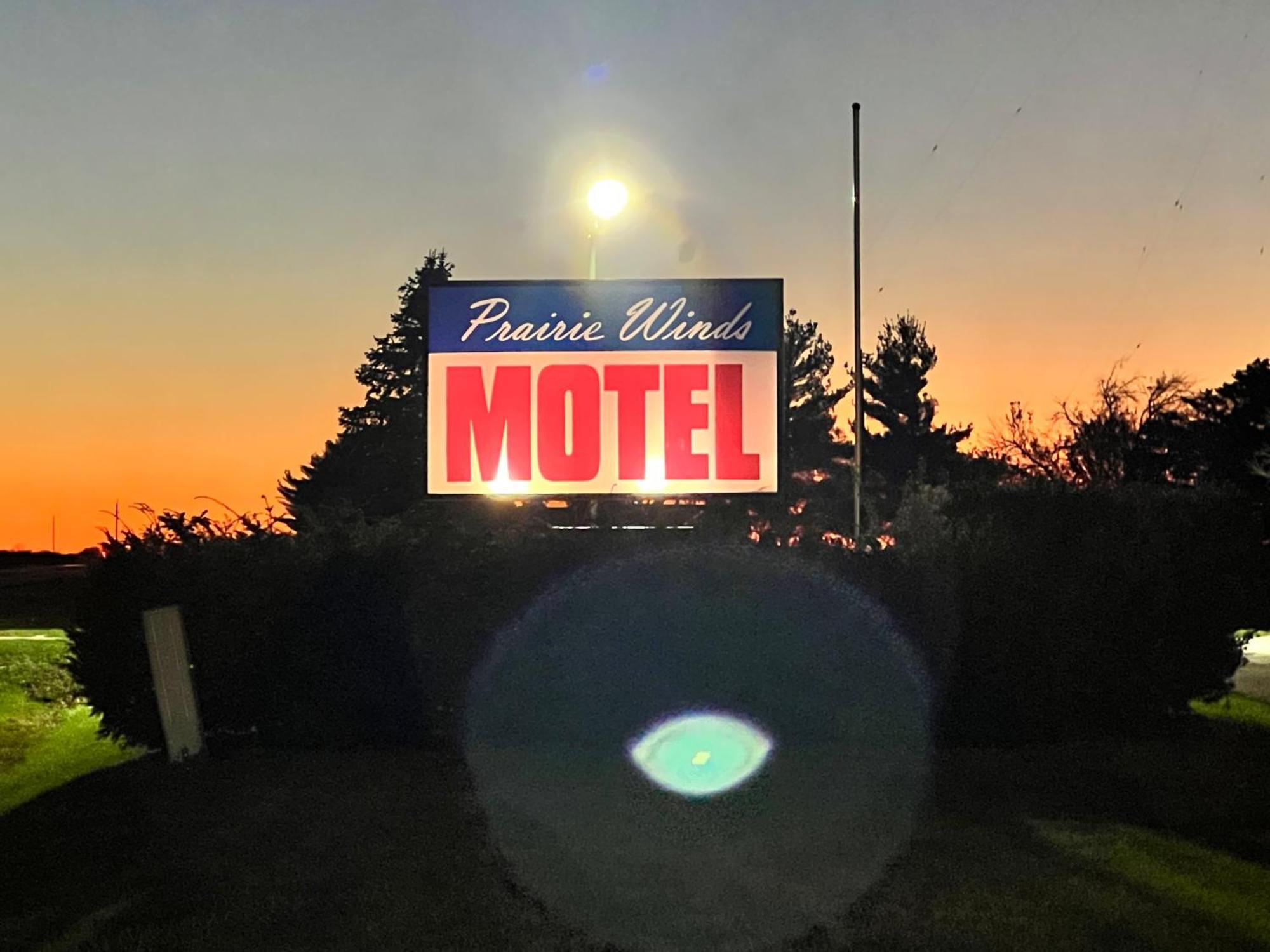 Oyo Hotel Prairie Winds Carthage Keokuk Hwy 136 Exterior foto